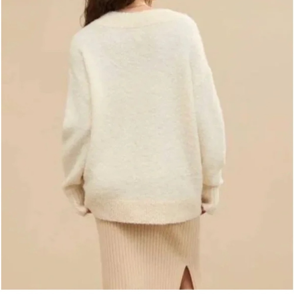 NWOT Aerie Women's Oversized V-Neck Off White Super Soft and Cozy Swea - Picture 2 of 4